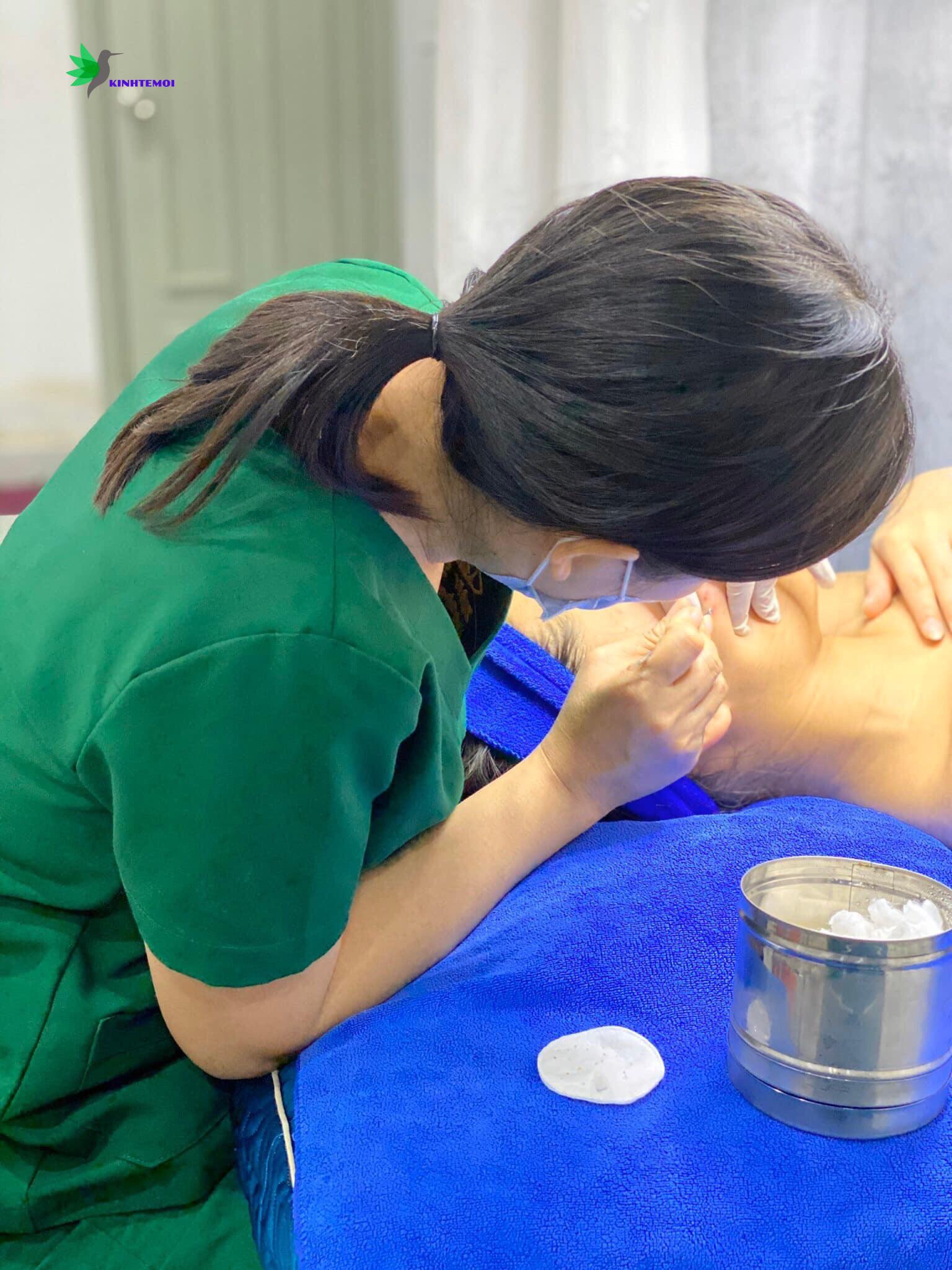 cô luôn nỗ lực, cố gắng từng ngày và trao dồi thêm kinh nghiệm trong lĩnh vực spa.