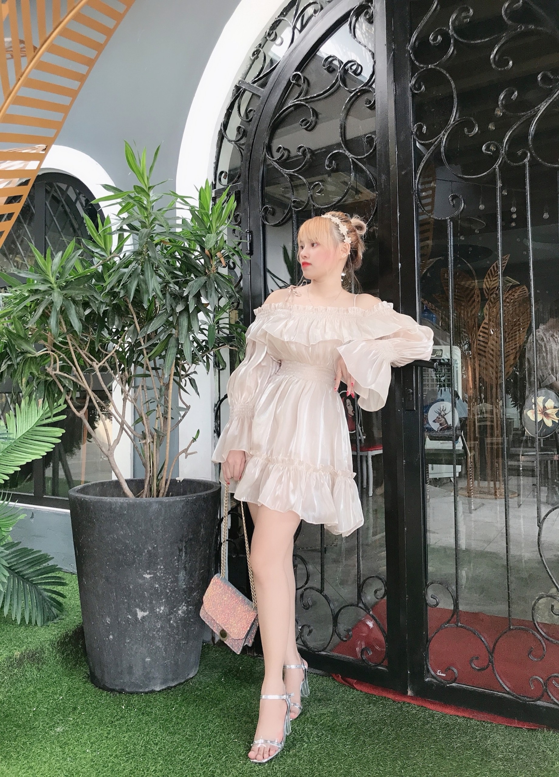 Huế Đặng hiện nay đang là mẫu ảnh và Streamer 