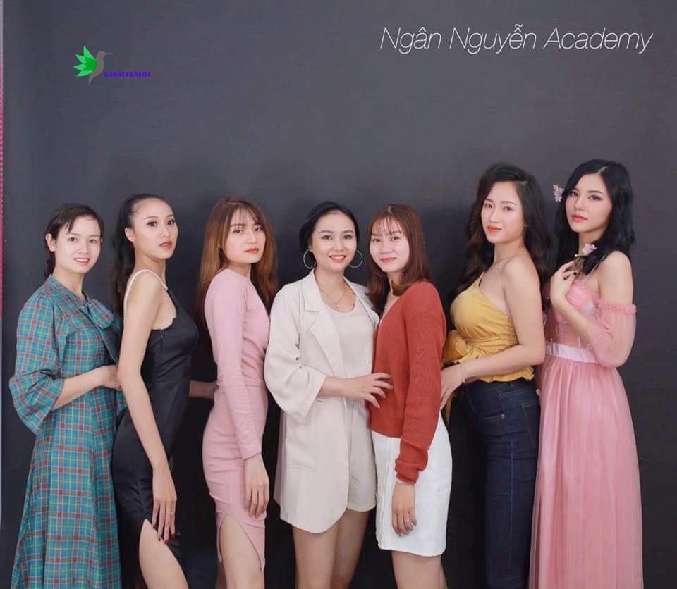 Cô đào tạo ra những học viên giỏi và nhiệt huyết trong nghề.