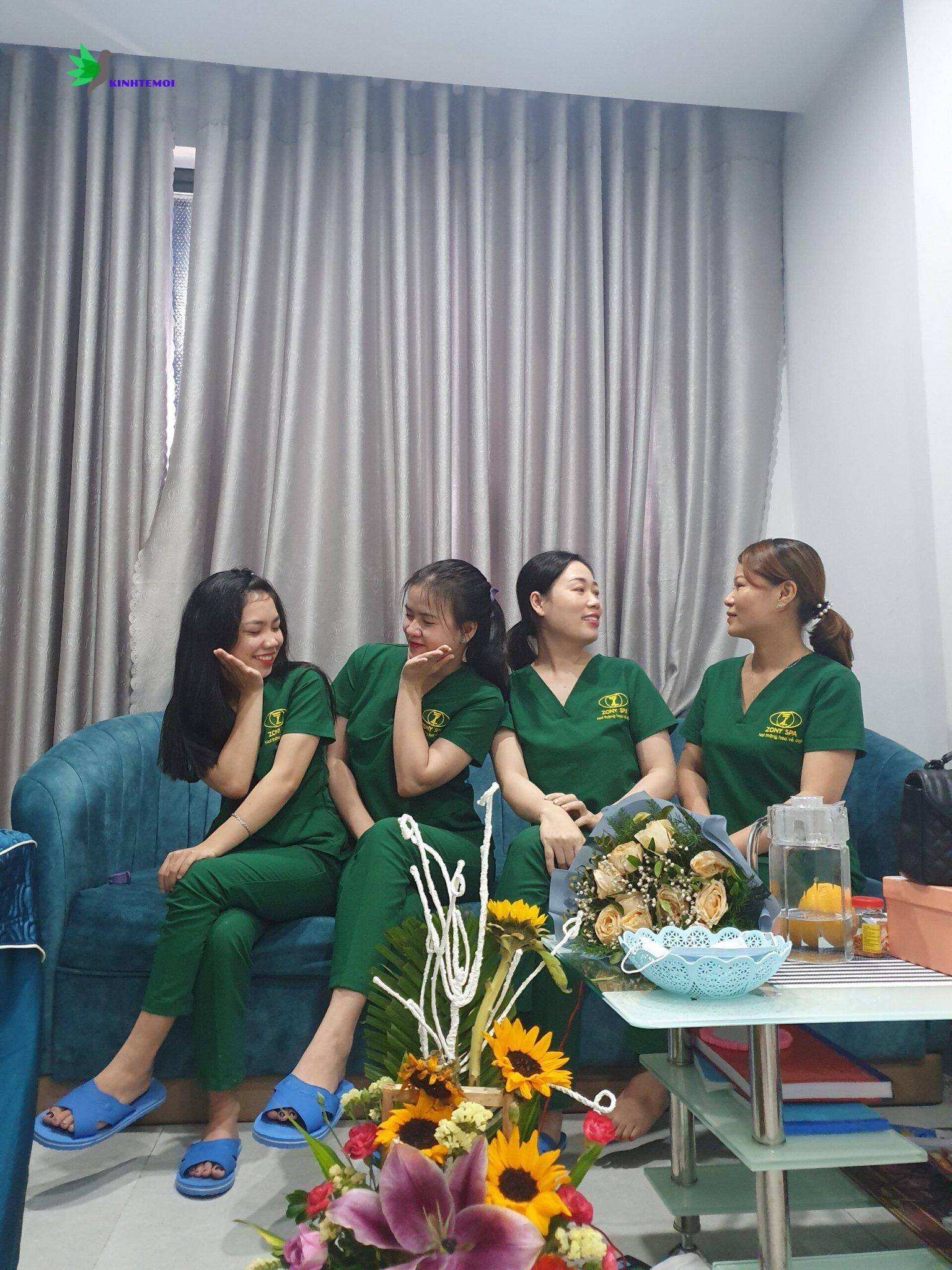 Mọi khó khăn qua đi khi Vương Thảo gặp được "sư phụ" và những người đồng nghiệp của đời mình