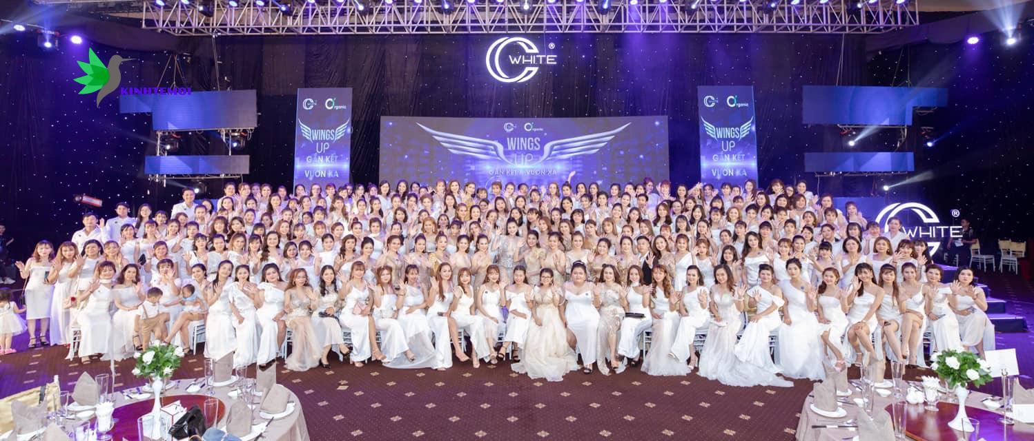 Chị Giang cùng Team hệ thống phân phối mỹ phẩm CC White