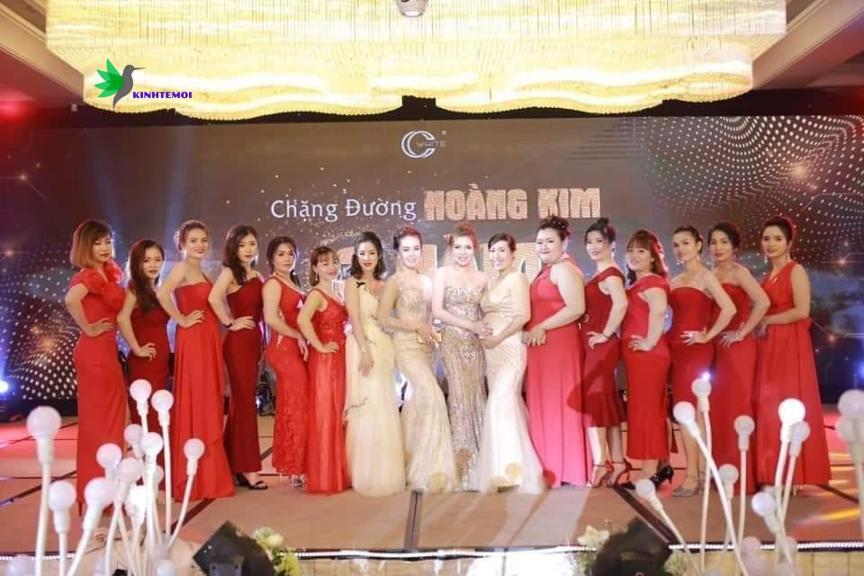 Chị Uyên cùng hệ thống phân phối mỹ phẩm CC White 