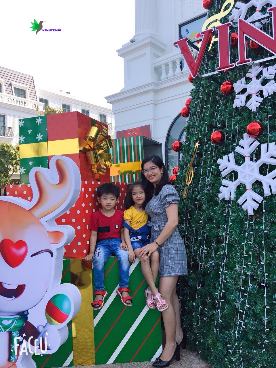 Chị Quyên cùng với các con của mình 