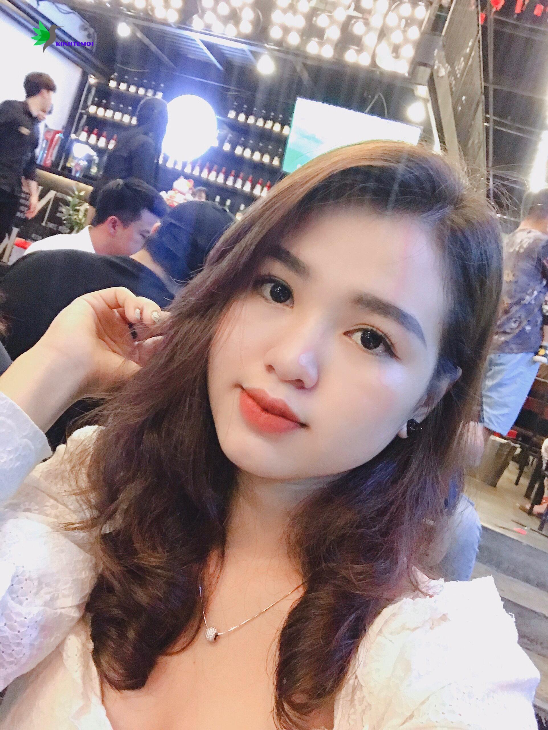 Cô nàng sở hữu nét đẹp thanh tú, thu hút mọi ánh nhìn