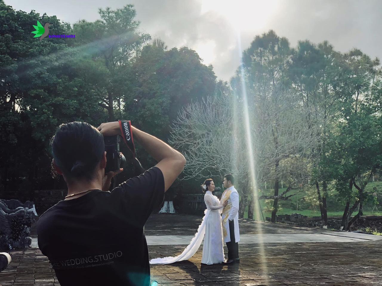 Dee Wedding luôn dùng cái tâm thả hồn trong những bức hình cưới.