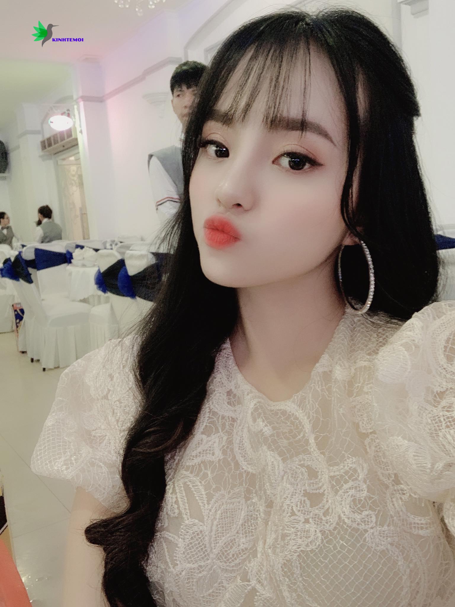 Hà Nhi luôn tận tâm với những khách hàng của V.AURORA