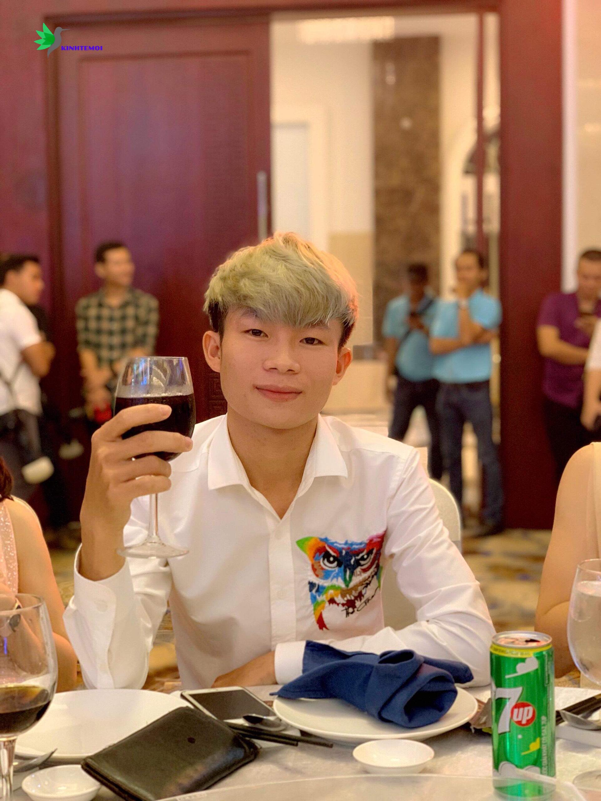 Chàng trai trẻ với sự nhiệt huyết và cố gắng của mình. Đã biến những điều không thể thành có thể