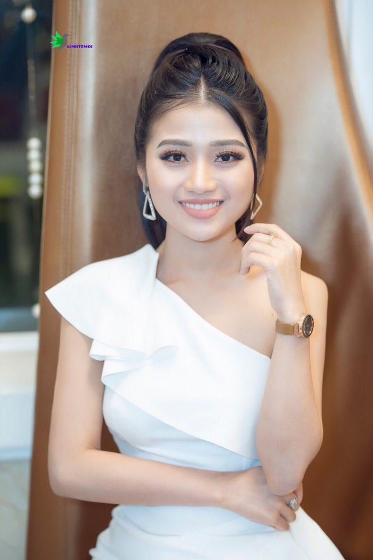 Ngọc Ánh - Cô gái 9x xinh đẹp, đa tài