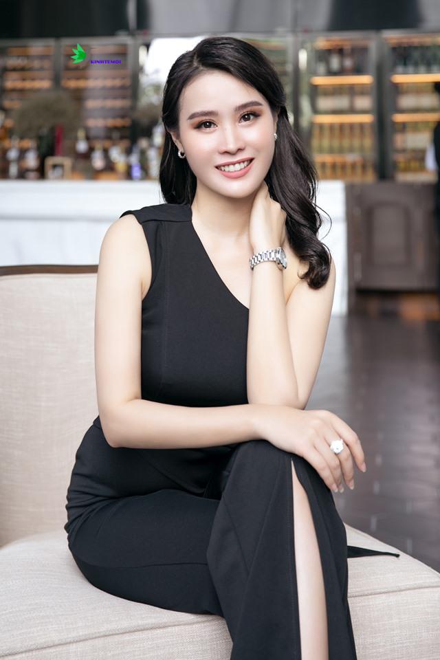 Nhan sắc xinh đẹp của nữ doanh nhân Vũ Thị Kim Linh