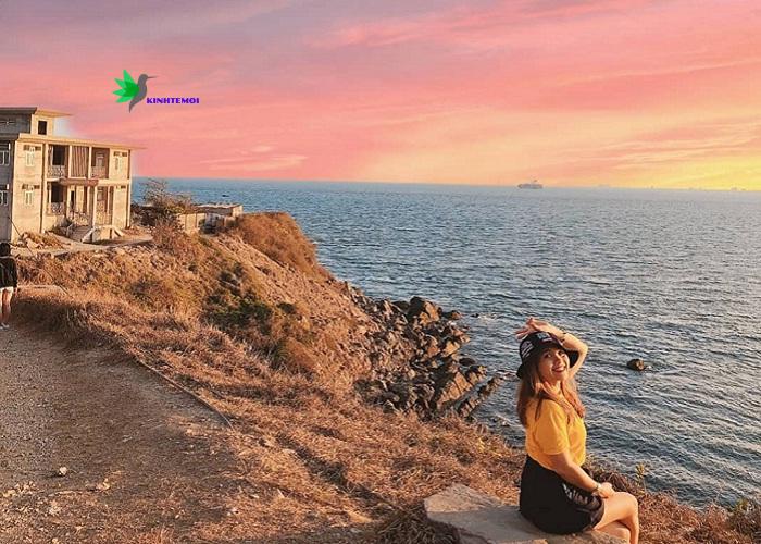 Nằm ngay sát biển, đây là nơi bạn có thể check in những bức hình ảo diệu
