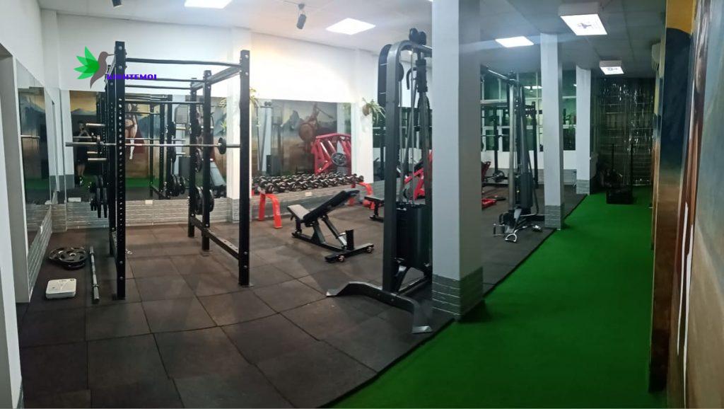 Không gian phòng tập thoáng mát và sạch sẽ