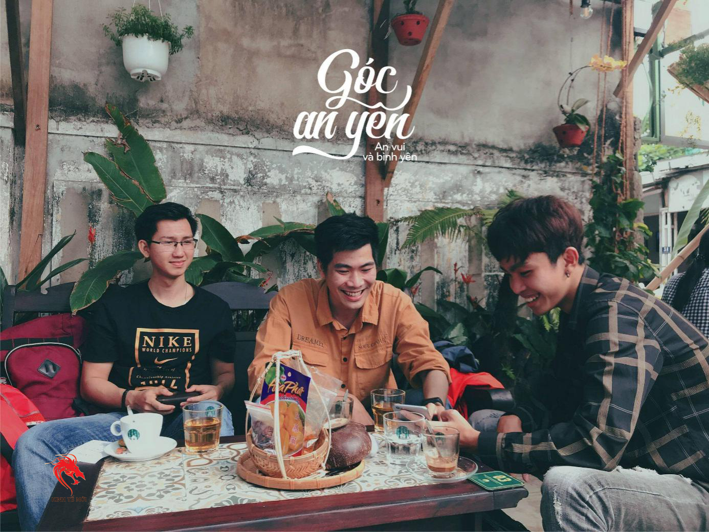 Cùng làm việc, chuyện trò với những người bạn thân