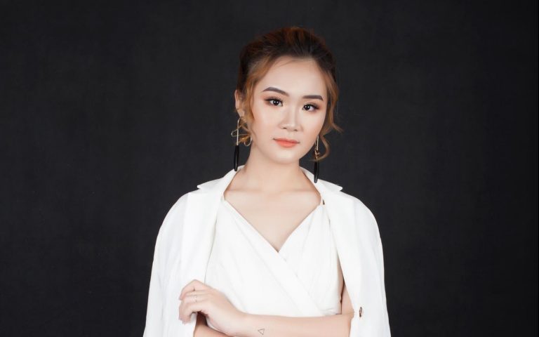 Ánh Hồng - Nỗ lực chạm tay đến thành công