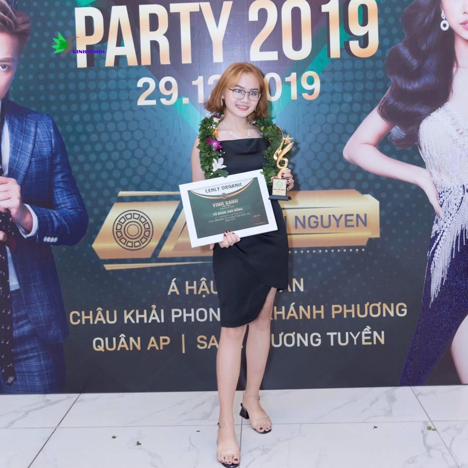 Ánh Hồng hiện đang là nhà phân phối cho sản phẩm giảm cân Cenly và đạt được rất nhiều bằng khen trong quá trình kinh doanh