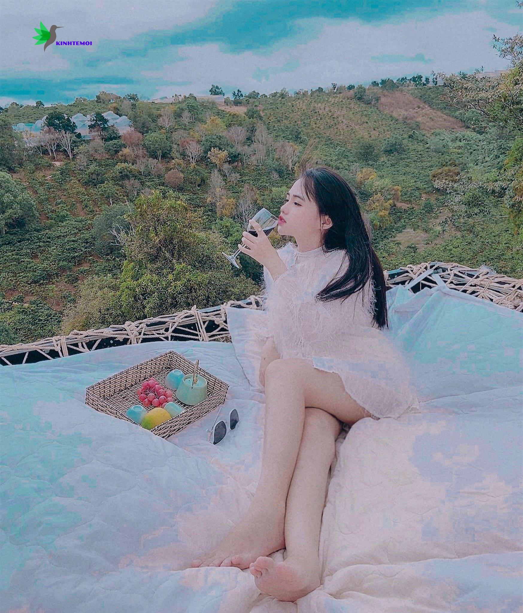 Du lịch khắp thế giới là sở thích của cô nàng xinh đẹp