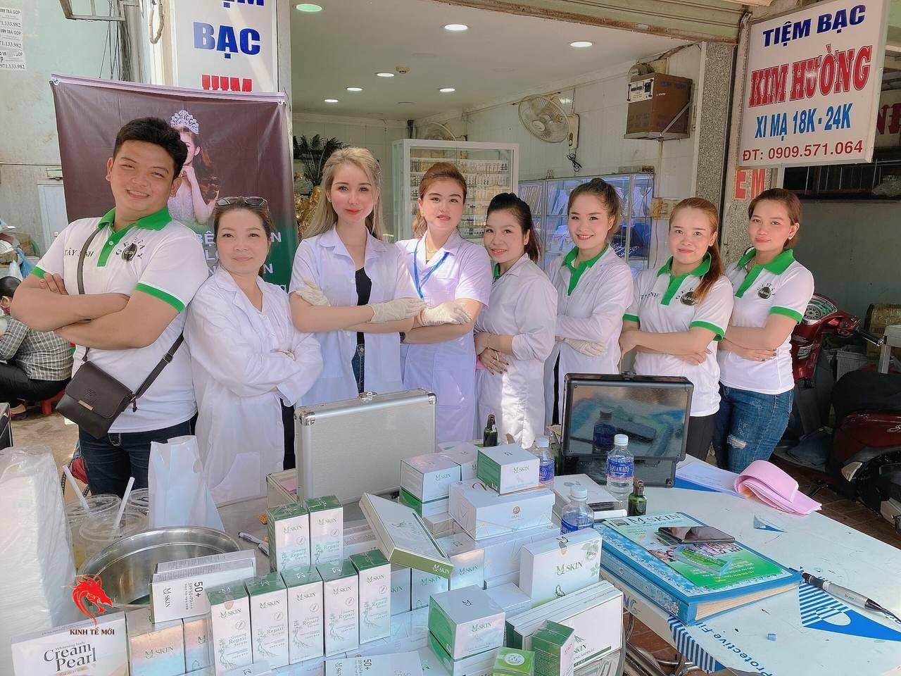 Thuỳ Trang cùng hệ thống