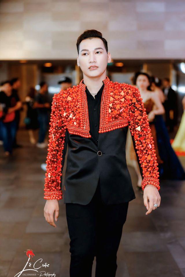 Để trở thành một doanh nhân thành công, lịch lãm anh phải chấp nhận bươn chải từ rất sớm
