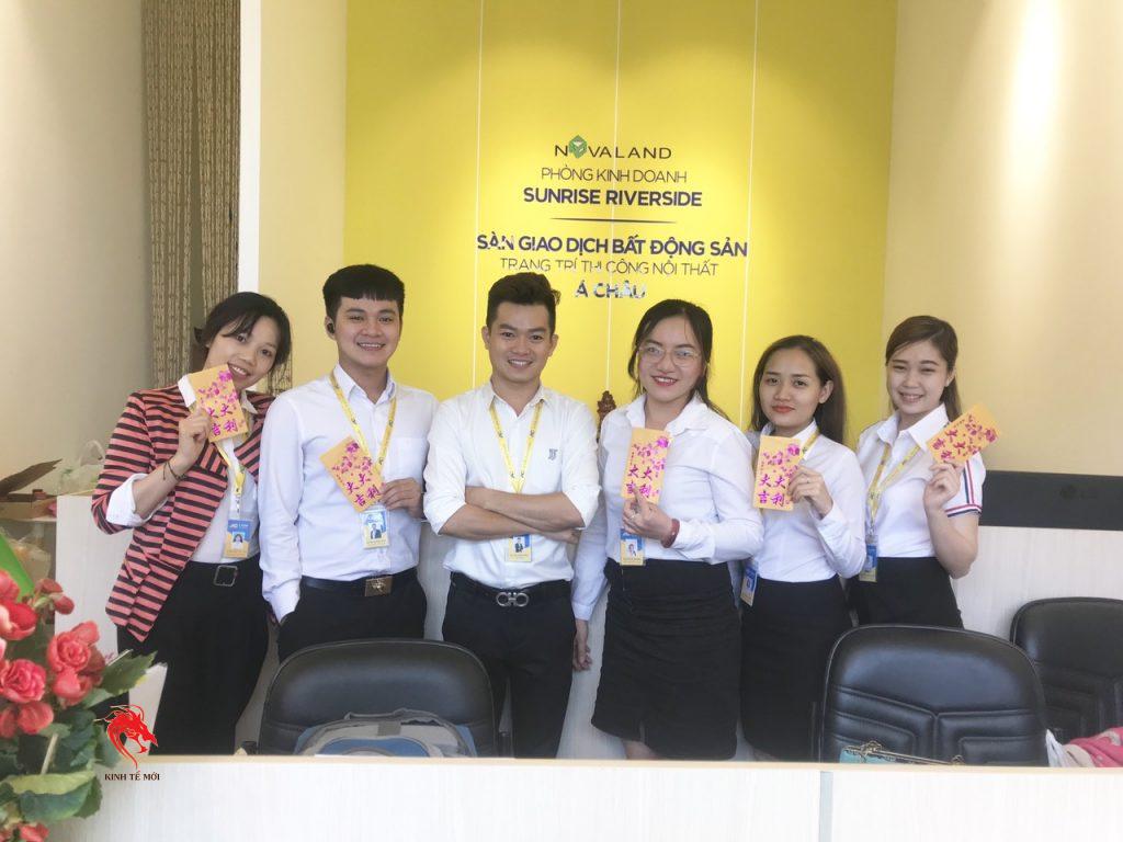 Giám đốc Minh Sang và nhân sự của công ty