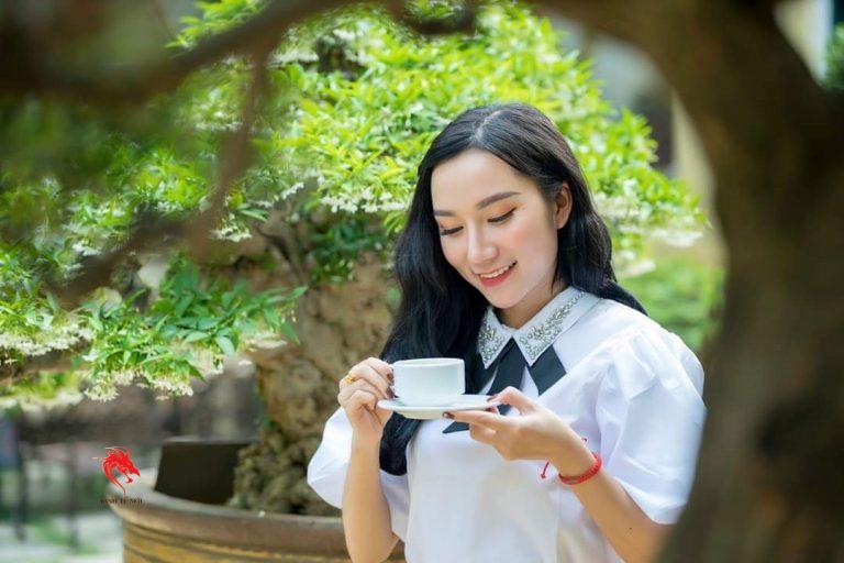 Nhan sắc gây sốt của giám đốc trẻ 9X – Thu Hà