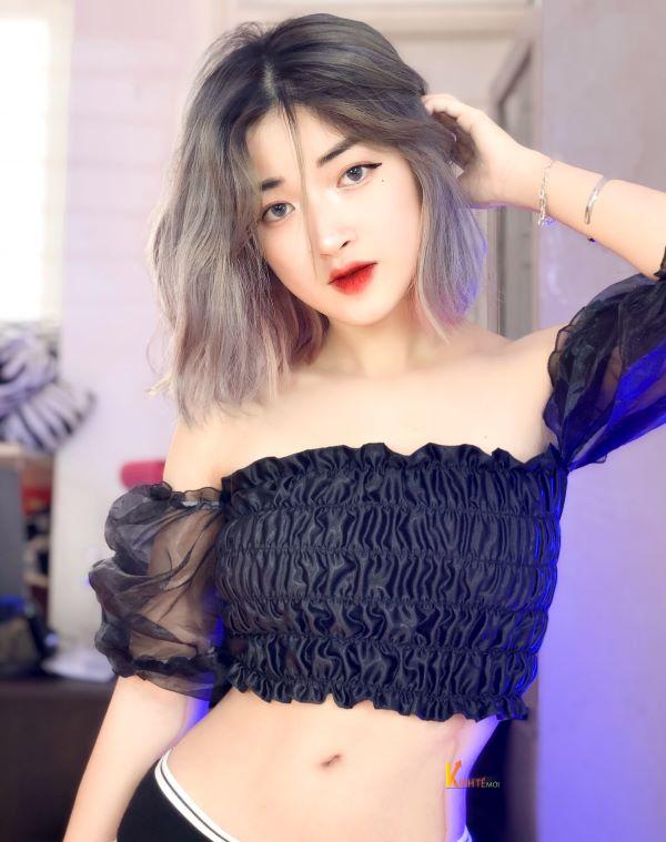 Cô nàng còn sở hữu vòng eo đáng mơ ước của mọi cô gái