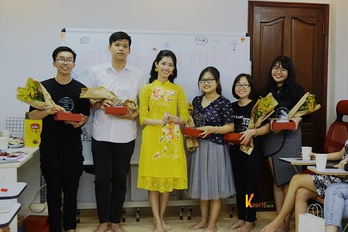 Thảo và các bạn học viên trong lớp ôn luyện IELTS
