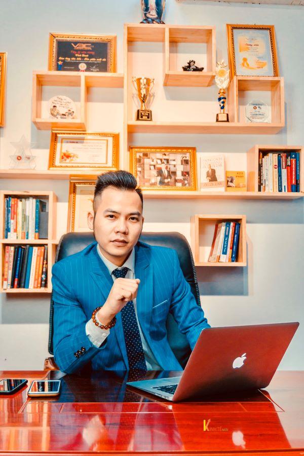 Chàng CEO đang nắm giữa nhiều vai trò quan trọng khác nhau