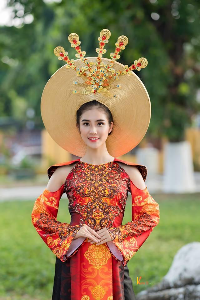 Đặng Thanh Ngân trong trang phục áo dài truyền thống