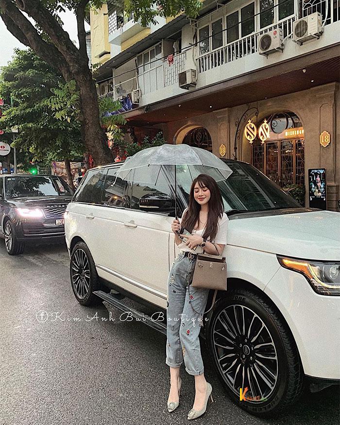 Vẻ đẹp nữ tính cùng phong cách thời trang sành điệu của cô nàng