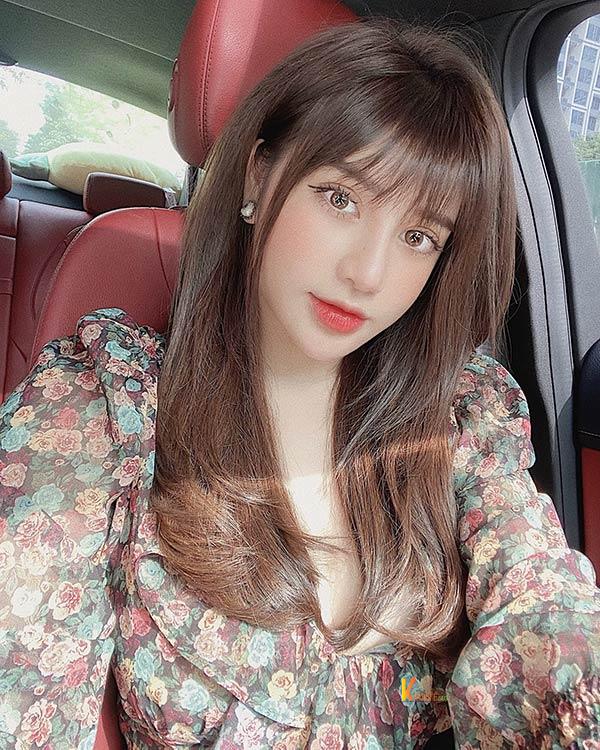 Nàng hotgirl luôn biết cách tạo điểm nhấn cho từng loại trang phục