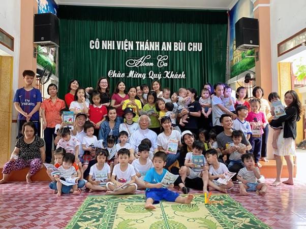 Mang sách và tri thức đến cho Cô Nhi Viện Thánh An Bùi Chu