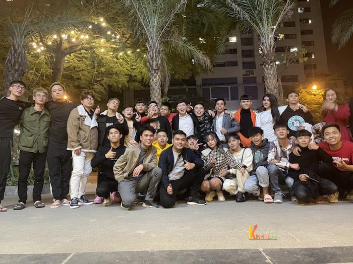 Hình ảnh CEO Trần Đại Phúc cùng team của mình