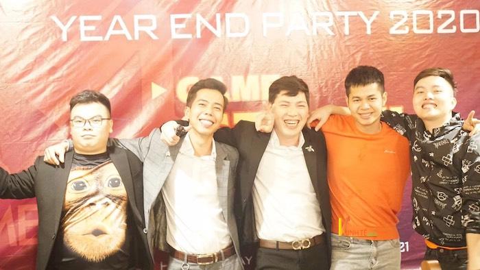 Anh cùng team trong tiệc tất niên vừa qua 