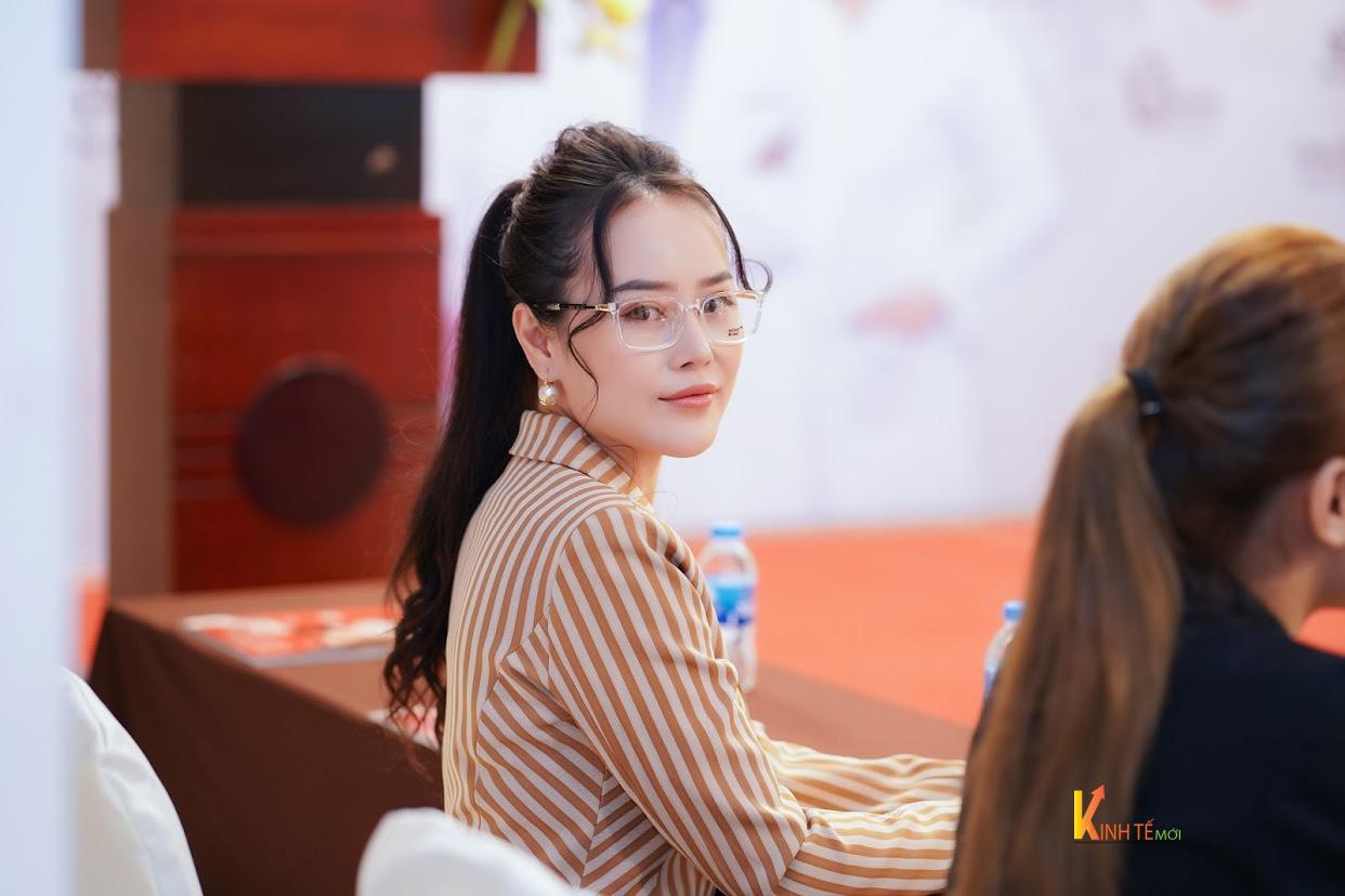 Chân dung cô chủ xinh đẹp của VySala Beauty & Academy - Vy Sala (Hồ Thanh Thúy)