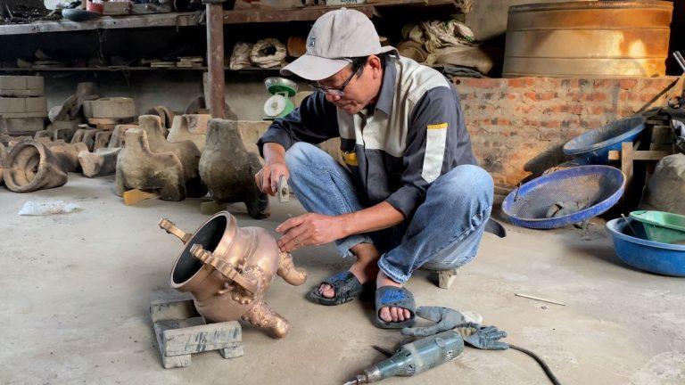 Nghệ nhân Văn Chiến - Người thổi hồn cho đồ đồng Nam Định