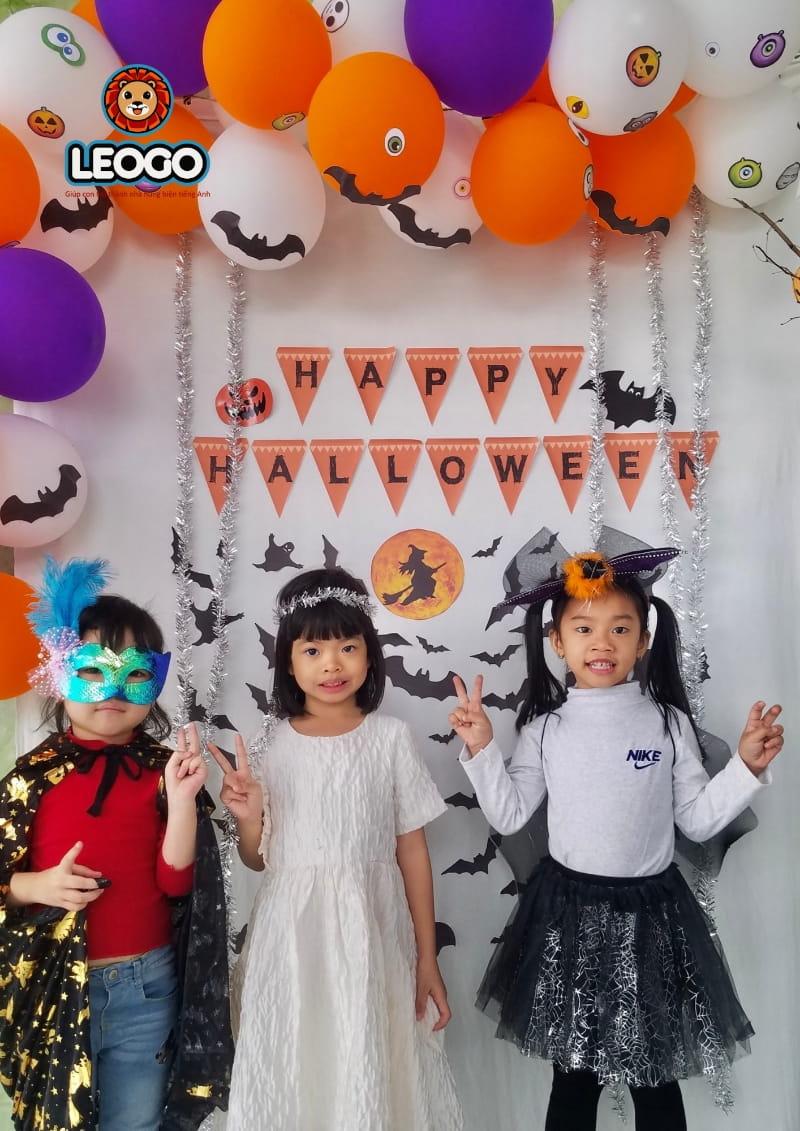 Hình ảnh các bé trong những bộ trang phục hóa trang
